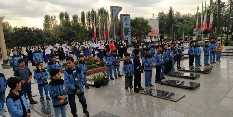 تجدید پیمان دانش‌آموزان بابلی با شهدا + عکس