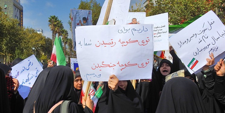 دلنوشته‌های گیلانیان روی پلاکاردها!+ عکس
