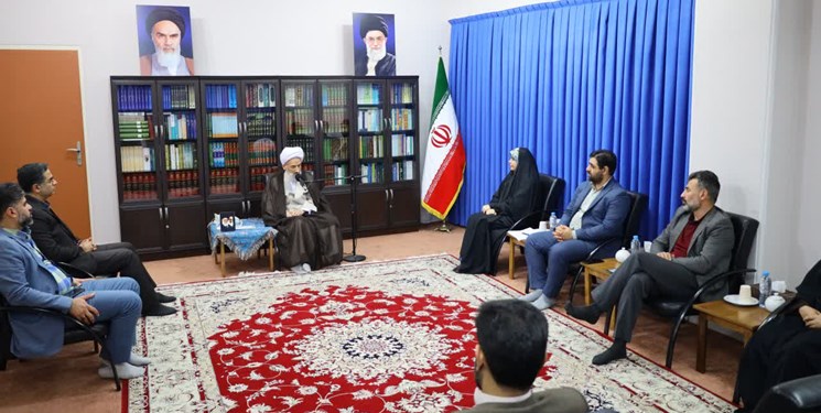 مشوق‌های لازم برای کتابخوانان برتر در نظر گرفته شود