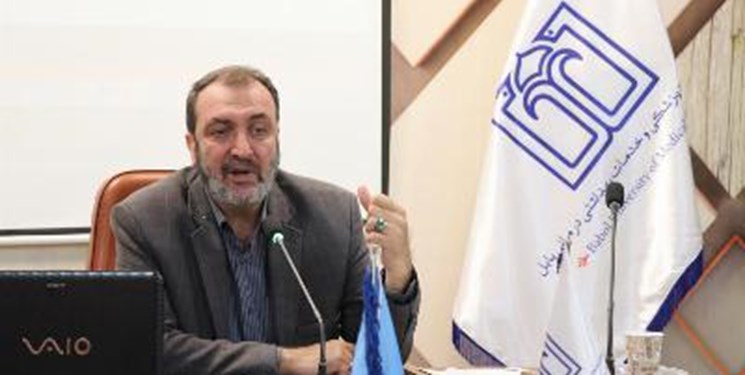 مسؤولان نباید با خدمت ندادن به مردم در پازل دشمن بازی کنند