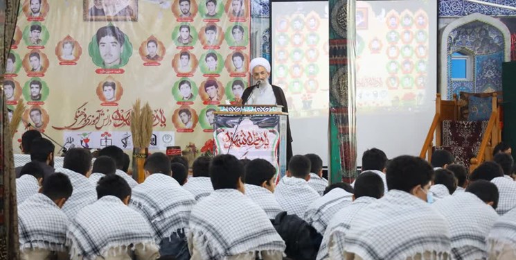 امروز هم تمام کشور ما جبهه است/ ضرورت الگوگیری جوانان از شهدا