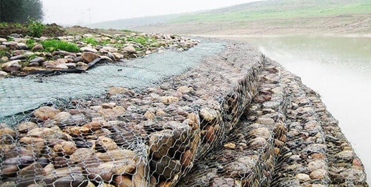 احداث گابیون‌بندی روستای پرندان اشکور توسط بسیجیان