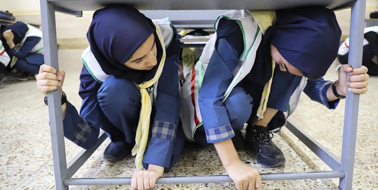 10 هزار دانش آموز گنبدی مانور سراسری زلزله را برگزار کردند