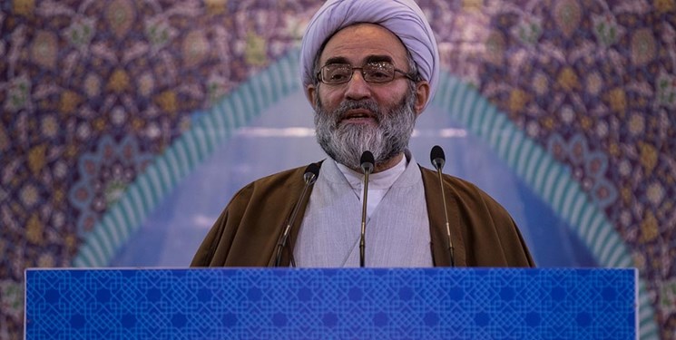 ثبات و اقتدار دو مؤلفه منحصربه‌فرد جمهوری اسلامی/ گلایه امام جمعه رشت ار عدم پیشرفت راه‌آهن رشت-انزلی