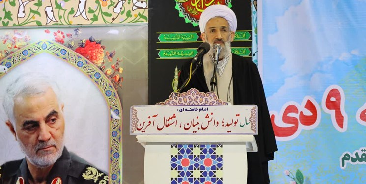 خط سازش با غرب و غرب‌گرایی در تقابل با روحیه انقلابی است