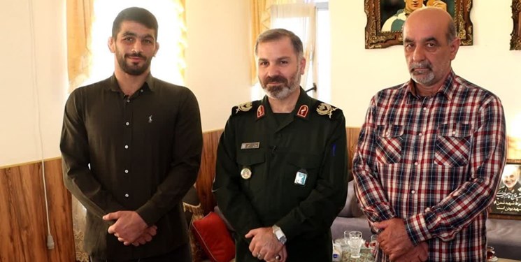 دیدار رئیس هیأت کشتی بسیج کشور با  کشتی‌گیران قهرمان کشور/ تلاش پهلوانان روی تشک کشتی عین جهاد است