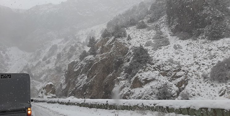 جاده‌های کوهستانی مازندران برفی شد