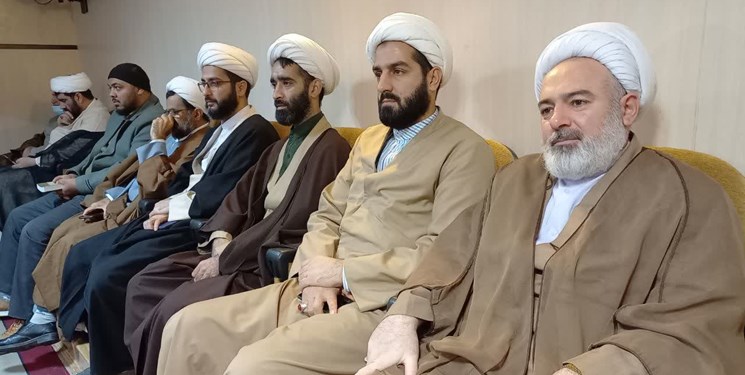 طلاب شیعه و سنی به همراه خانواده‌های خود جبهه متحد را در گلستان تشکیل می دهند