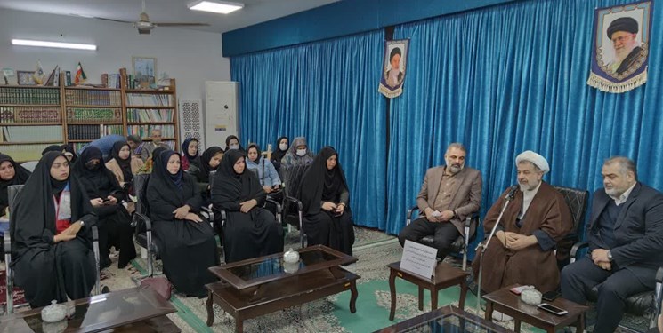 بانوان انقلابی ادبیات فاخر اسلامی را به نوجوانان و جوانان تبیین کنند