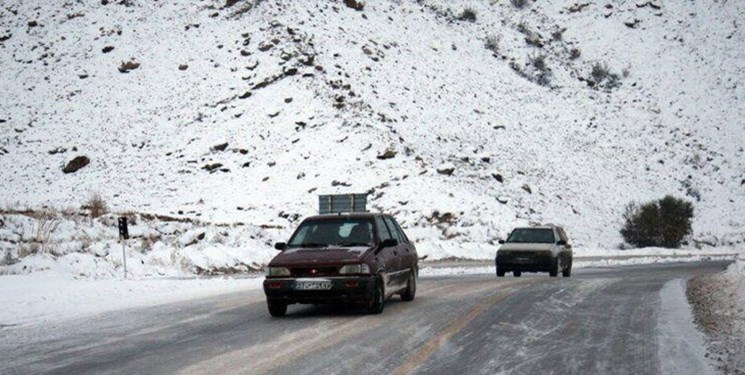 بارش  یک متری برف در ارتفاعات لاریجان/ 12 نقطه بهمن‌خیز هراز پاکسازی شد