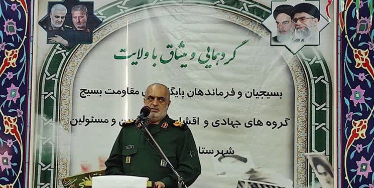 تلاش  دشمن بر روی افکار جوانان  برای به دست گرفتن میدان است