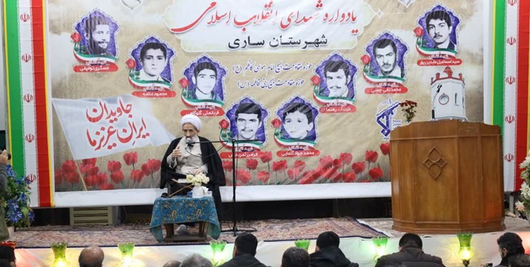 آیت‌الله لائینی: وظیفه مسؤولان خدمت به محرومان است