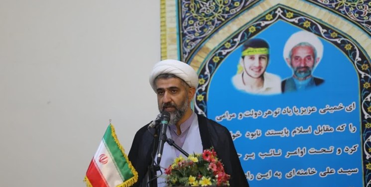 اهدای هزار مترمربع زمین به جوان آمریکایی که سلمان رشدی را مصدوم کرد