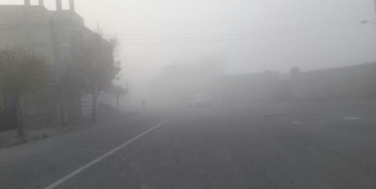 مه غلیظ در جاده‌های ساحلی مازندران/ ترافیک محورهای شمال روان است