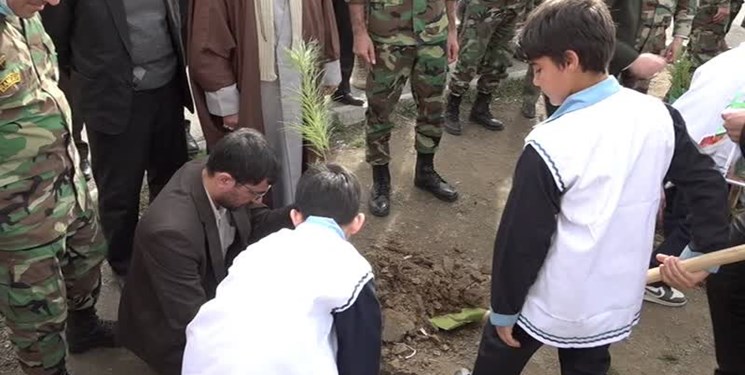 غرس  18000 اصله نهال در مدارس گیلان
