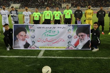 عکس| ملوان جلوی چشم هواداران به هوادار باخت