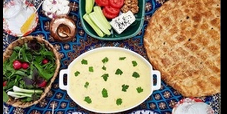 سفره افطاری ساده در شب میلاد کریم اهل بیت (ع) در ساری پهن شد +فیلم