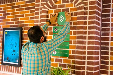 نمایشگاه پوستر «کارخودمونه» در نگارخانه سوره