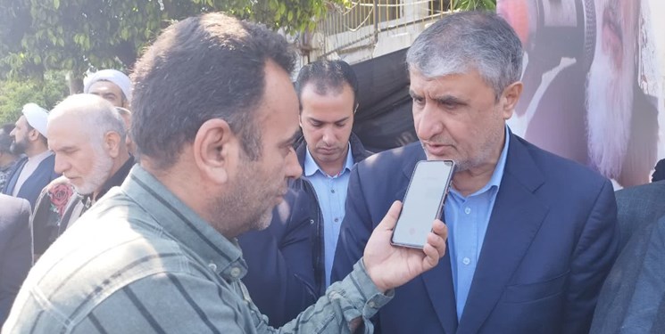 رئیس سازمان انرژی اتمی: پرچم آیت‌الله سلیمانی روی زمین نماند