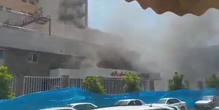 آتش سوزی ساختمان در حال احداث اورژانس بیمارستان رازی قائمشهر/ سهل انگاری پیمان کار علت حادثه