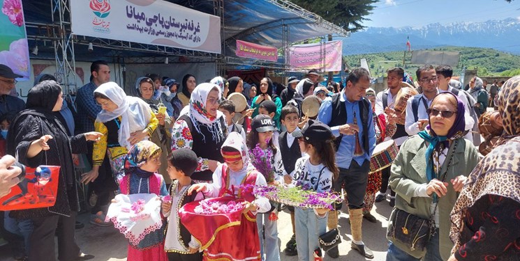 آغاز به کار جشنواره‌ گل محمدی و گیاهان دارویی دودانگه ساری/ جشنواره‌ای با چاشنی گل و گلاب