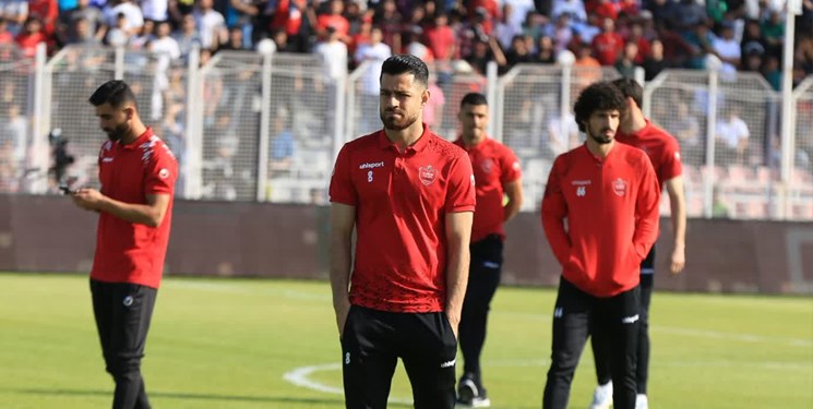 حواشی نساجی پرسپولیس| بازیکنان پرسپولیس وارد زمین شدند + عکس  و فیلم