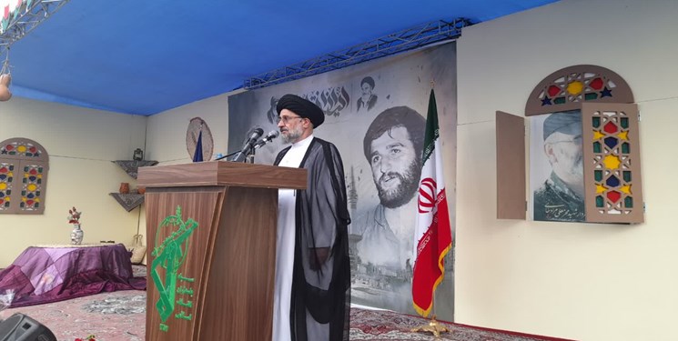 امام جمعه تنکابن: شهدا با استفاده از قدرت ولایت، تهدیدها را به فرصت تبدیل کردند