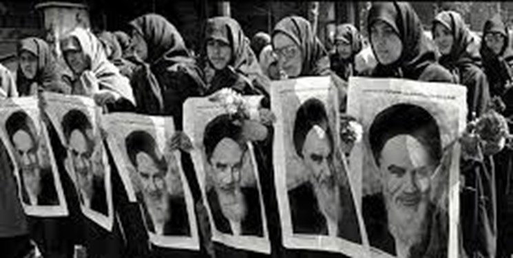 امام خمینی حجاب را ضامن مصونیت و عامل توسعه حضور زنان در جامعه می‌دانستند