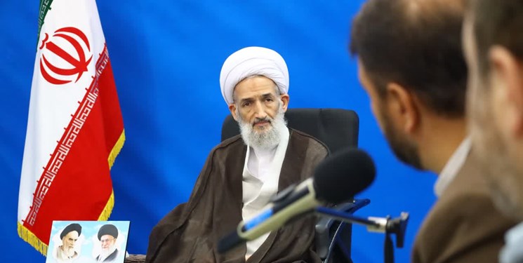 آیت‌الله لائینی: مطالبات مردم از مسؤولان توسط رسانه‌ها پیگیری شود