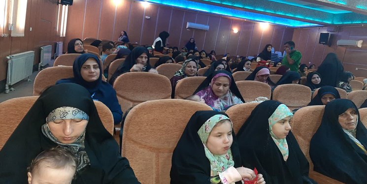 فضای مجازی ابزار دشمن برای ضربه به خانواده‌ها است