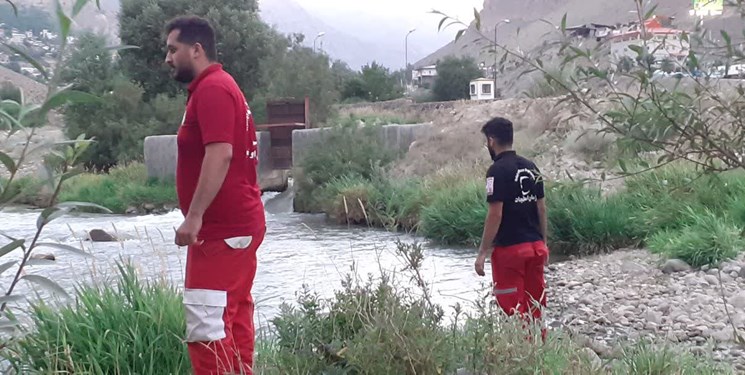 ادامه عملیات جستجوی کودک 12 ساله بابلی در رودخانه هراز + تصاویر