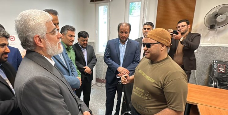 فیلم| شعرخوانی شاعر نابینای ترکمن در دیدار استاندار گلستان