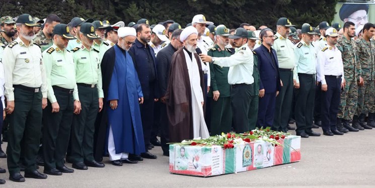 اقامه نماز بر پیکر شهید «رضا شیخی» در فرماندهی انتظامی مازندران + تصاویر