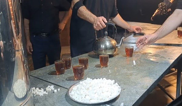 فیلم| چایخانه حضرت رضا(ع) در شام غریبان