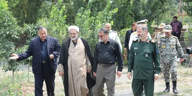 بازدید جمعی  از  مسؤولان از دهکده اقتصاد مقاومتی سپاه کربلا