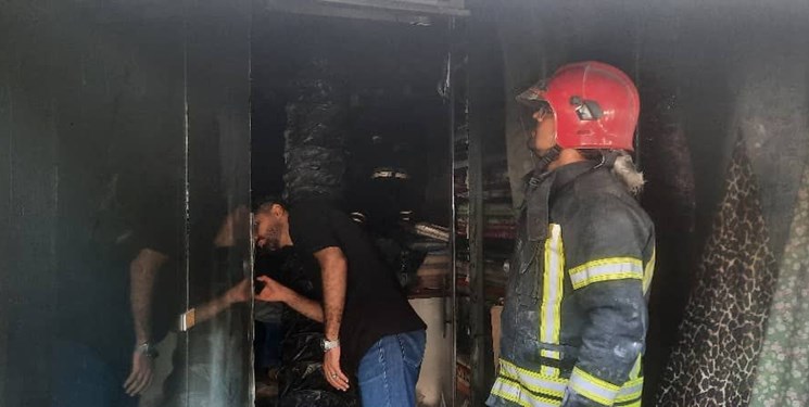 اطفای حریق گسترده در بازار آمل