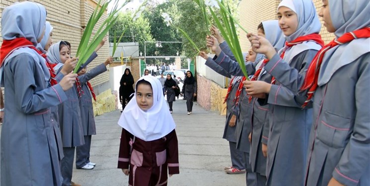 مدیرکل آموزش و پرورش گلستان: برای تهیه لباس فرم دانش آموزان از یک تولیدی خاص اجباری وجود ندارد