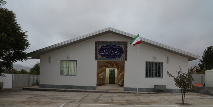خداحافظی دانش آموزان روستای پشرت ساری با مدرسه کانکسی