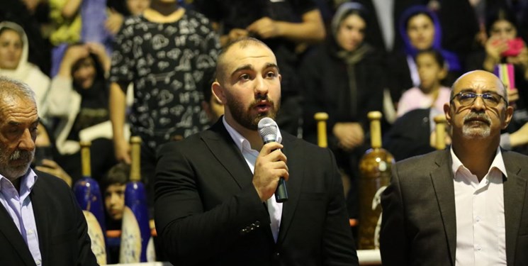 تقدیم 2 مدال طلای کشتی آزاد سنگین وزن جهان و آسیا به آستان قدس رضوی