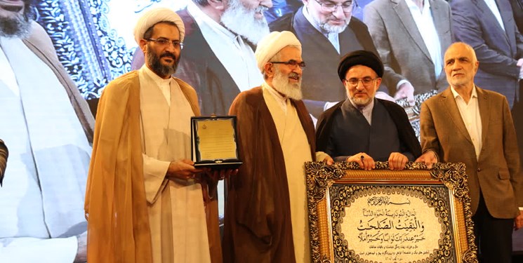 تجلیل از آیت‌الله معلمی به‌عنوان واقف برتر کشور