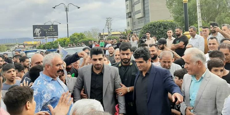 استقبال پرشور آملی‌ها از دارنده 2 مدال کشتی آزاد جهان و آسیا