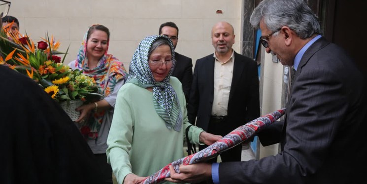 بانوی تفرشی ملک میلیاردی خود را وقف ایجاد درمانگاه در رشت کرد