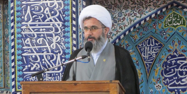 مدیران باید مانع دریافت جایزه پزشک بی‌حجاب آمل می‌شدند