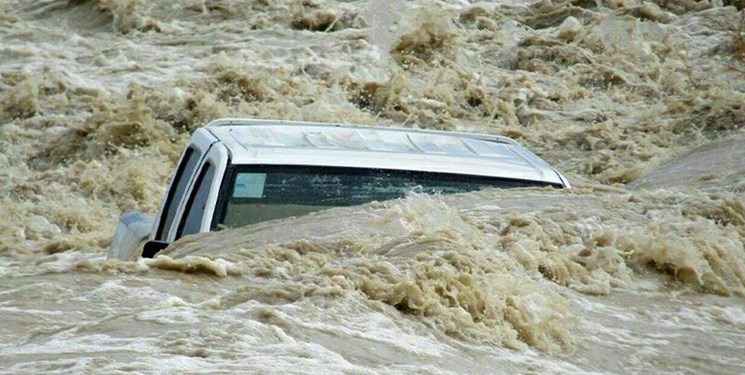 سه خودرو بر اثر سیلاب در شهرستان نور مفقود شدند