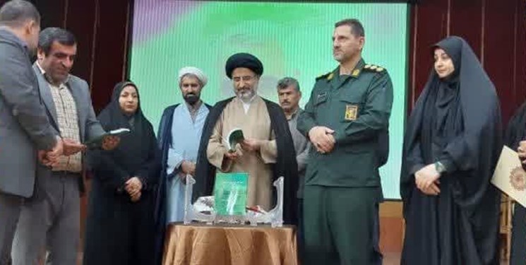 رونمایی از کتاب «حضرت زینب (س) الگوی تمدن نوین اسلامی» در محمودآباد