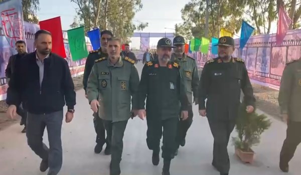 فیلم| بازدید سردار سلیمانی از نمایشگاه اجلاسیه شهدای زن اهل سنت