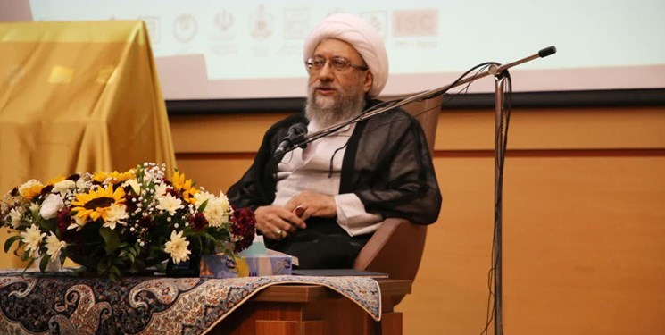 آیت‌الله آملی لاریجانی: شناساندن الگوهای اخلاقی راه و روش عملی برای تعالی روح جامعه است