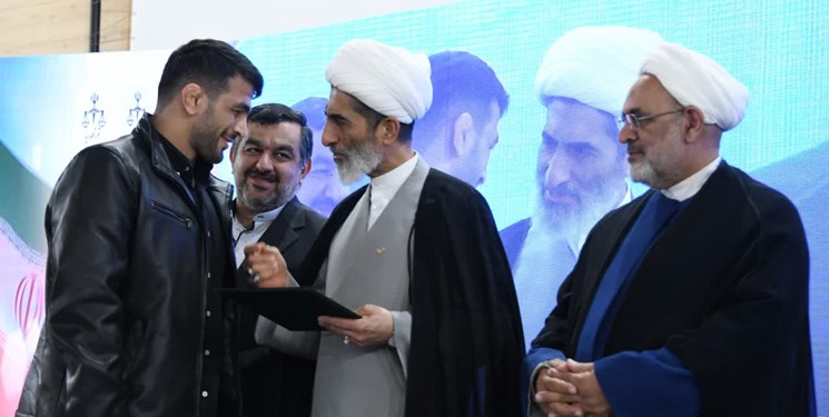 معرفی قهرمانان کشتی مازندران به‌عنوان طلایه‌داران صلح کشور