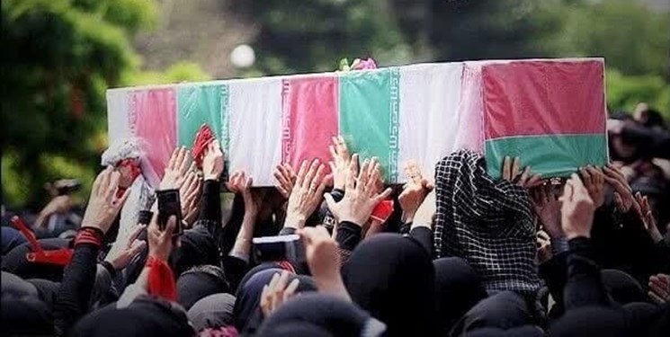 برای دفاع از انقلاب باید مانند شهدا در میدان باشیم