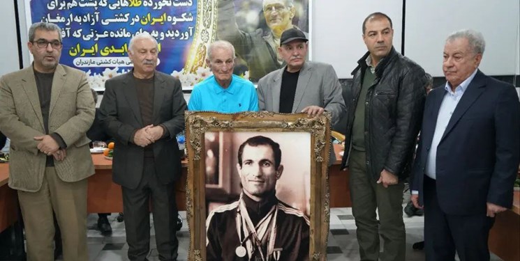 روایتی از حضور نابغه کشتی به خانه‌اش در هیأت کشی مازندران+ عکس